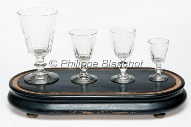 harmas fabre 13.JPG - Verres à piedHarmas de FabreSérignan du Comtat, 84 France